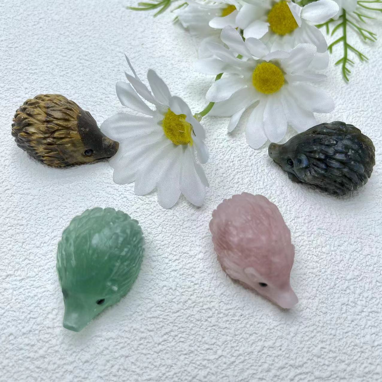 Igel-Schnitzerei, Labradorit, Grüner Fluorit, Traum-Amethyst, 2er-Set