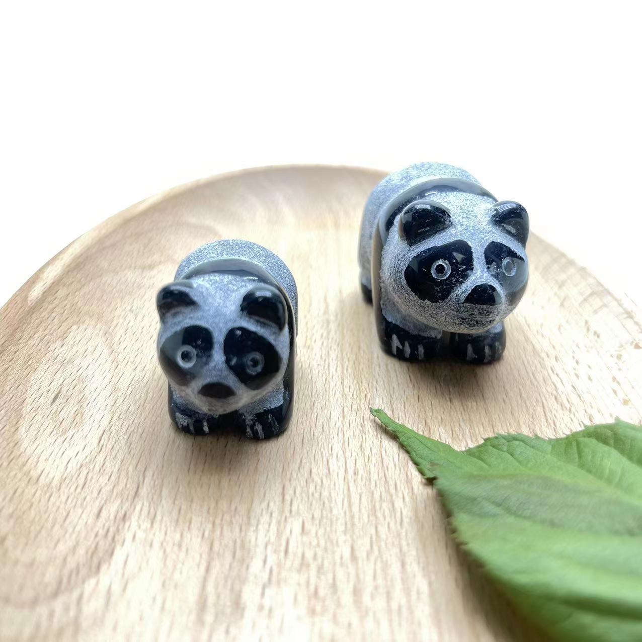 Panda-Schnitzerei aus Obsidian, 2er-Set, einer groß und einer klein