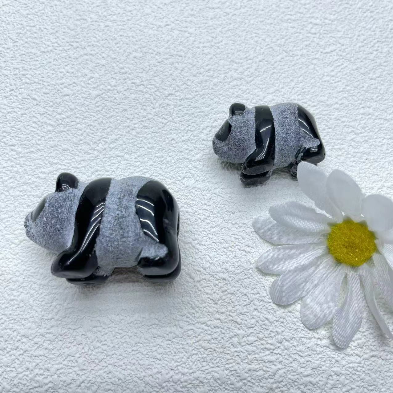 Panda-Schnitzerei aus Obsidian, 2er-Set, einer groß und einer klein