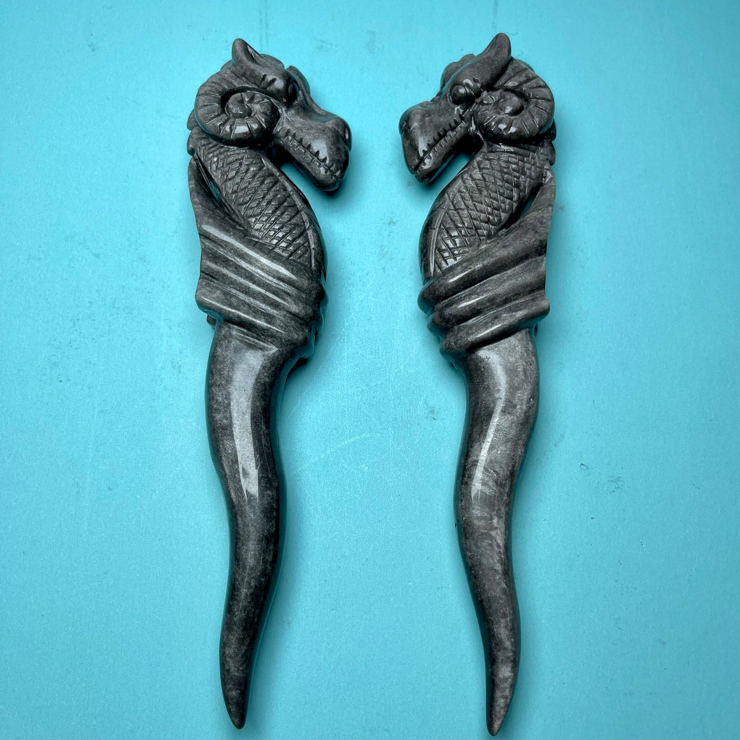 Silver Obsidian Sea Horse，set of 1