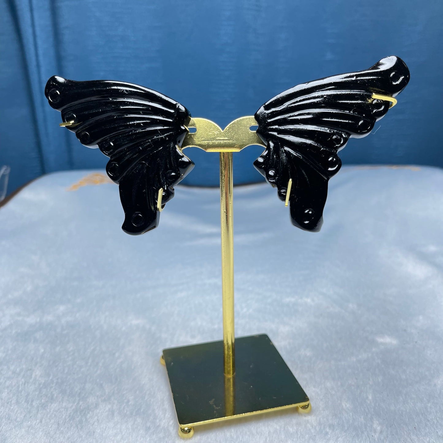 Goldener und silberner Ständer für Flügel Schmetterling oder andere Platte